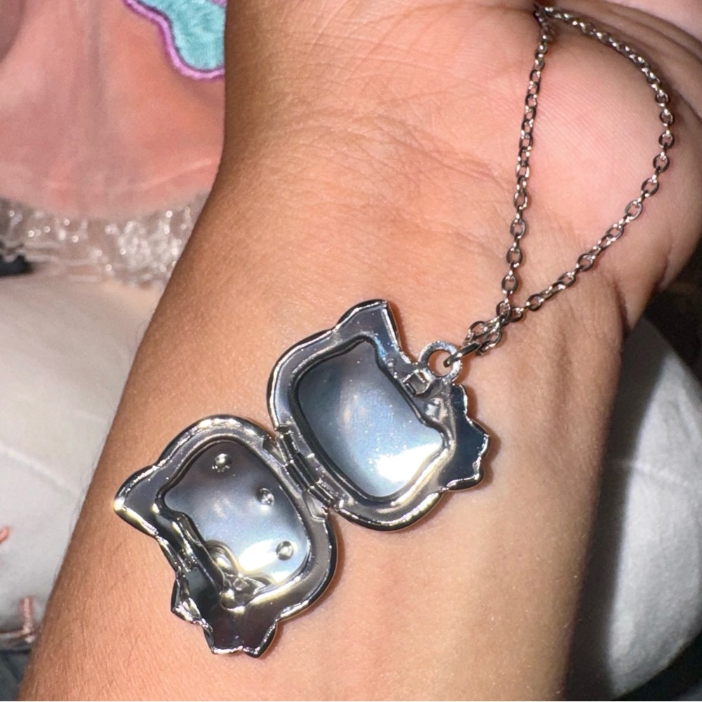 Hello kitty necklace. Silver tone